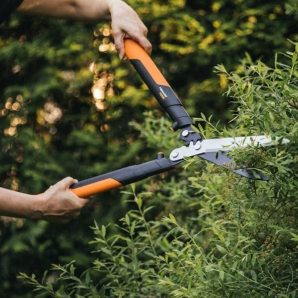 FISKARS PowerGearX fém fogaskerekes sövénynyíró HSX92