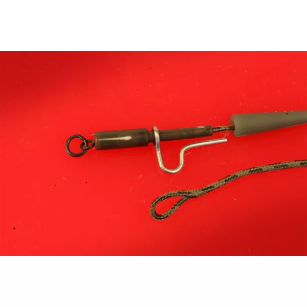 CARP EXPERT ELŐKÖTÖTT TÁVDOBÓ LEADCORE SZERELÉK KARIKÁS FORGÓVAL 3 DB/CSOMAG
