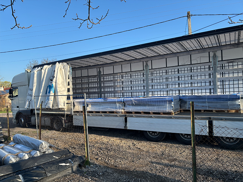 Koi-fol kamion érkezés